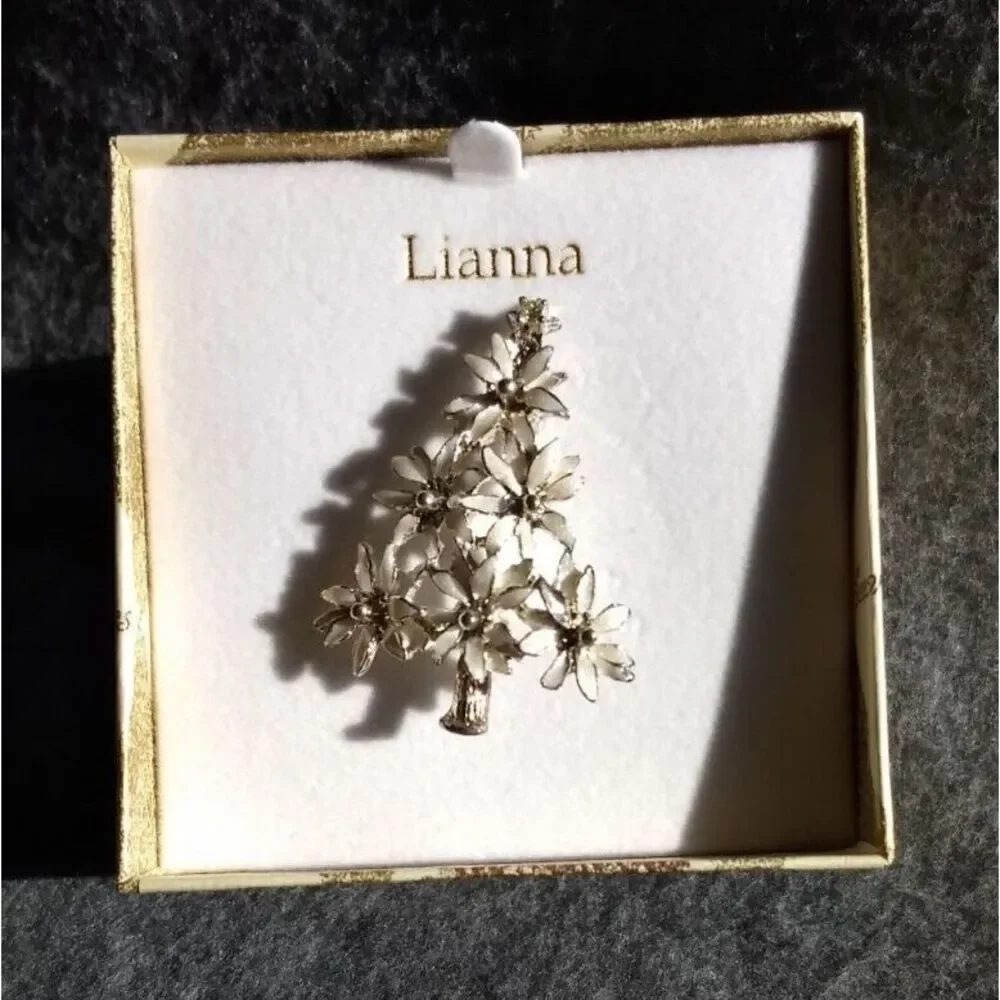 LIA Lianna White Enamel Poinsettia Christmas Tree Brooch Rhinestone Star Box VTG
